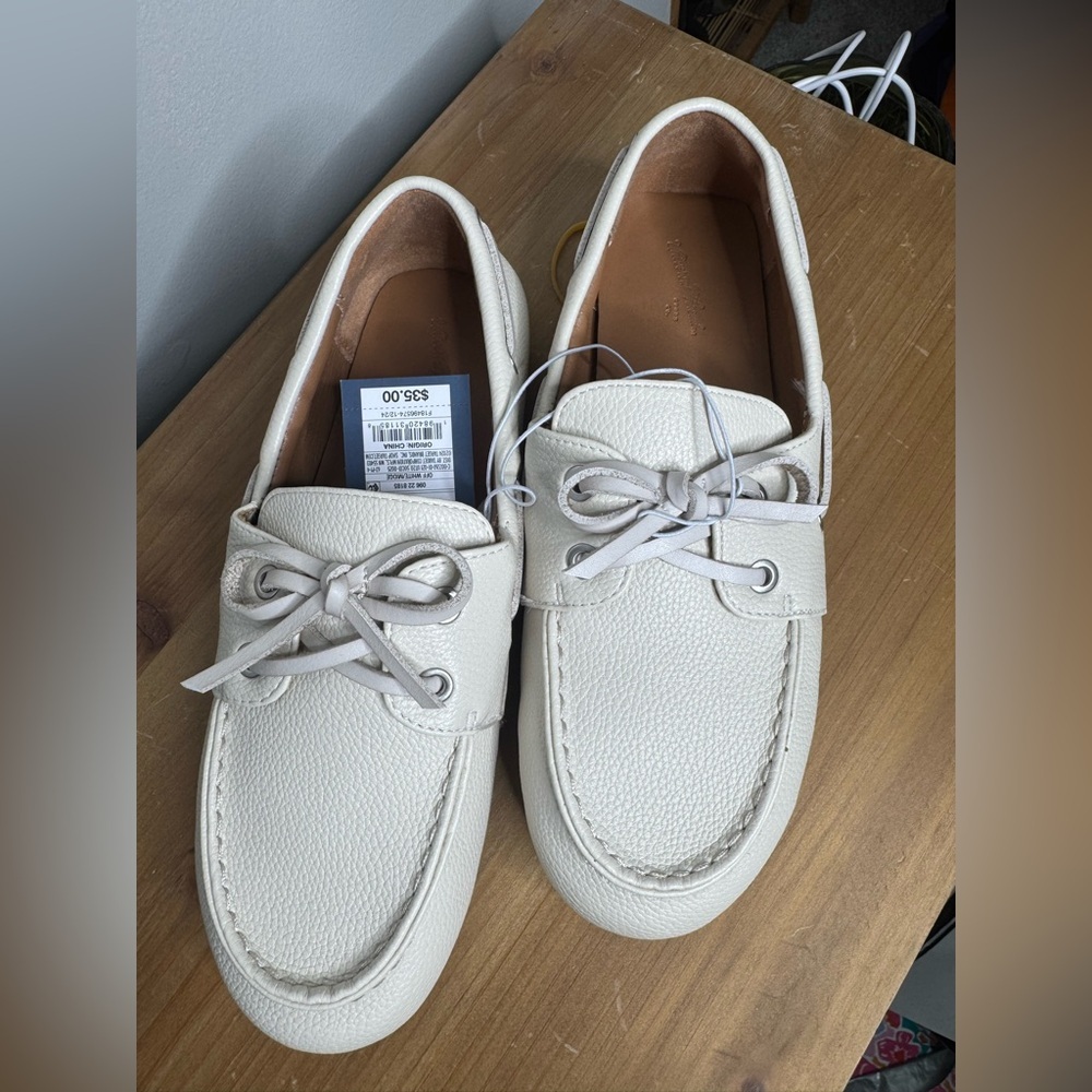 NIB Universal Threads Off White  Flats - Picture 3 of 5